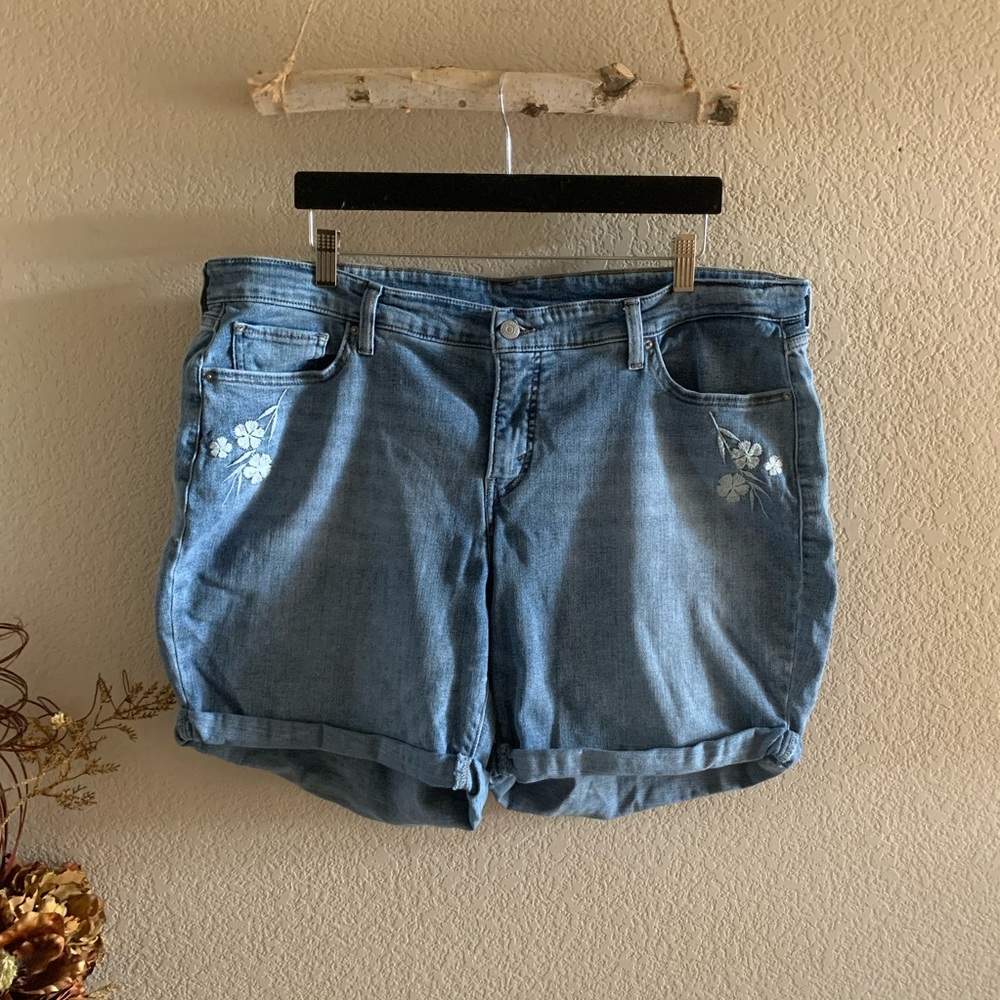 Levi’s Denim Cuffed Shorts W/ flowers
